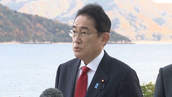 国際賢人会議に出席後、記者団の取材に応じる岸田首相