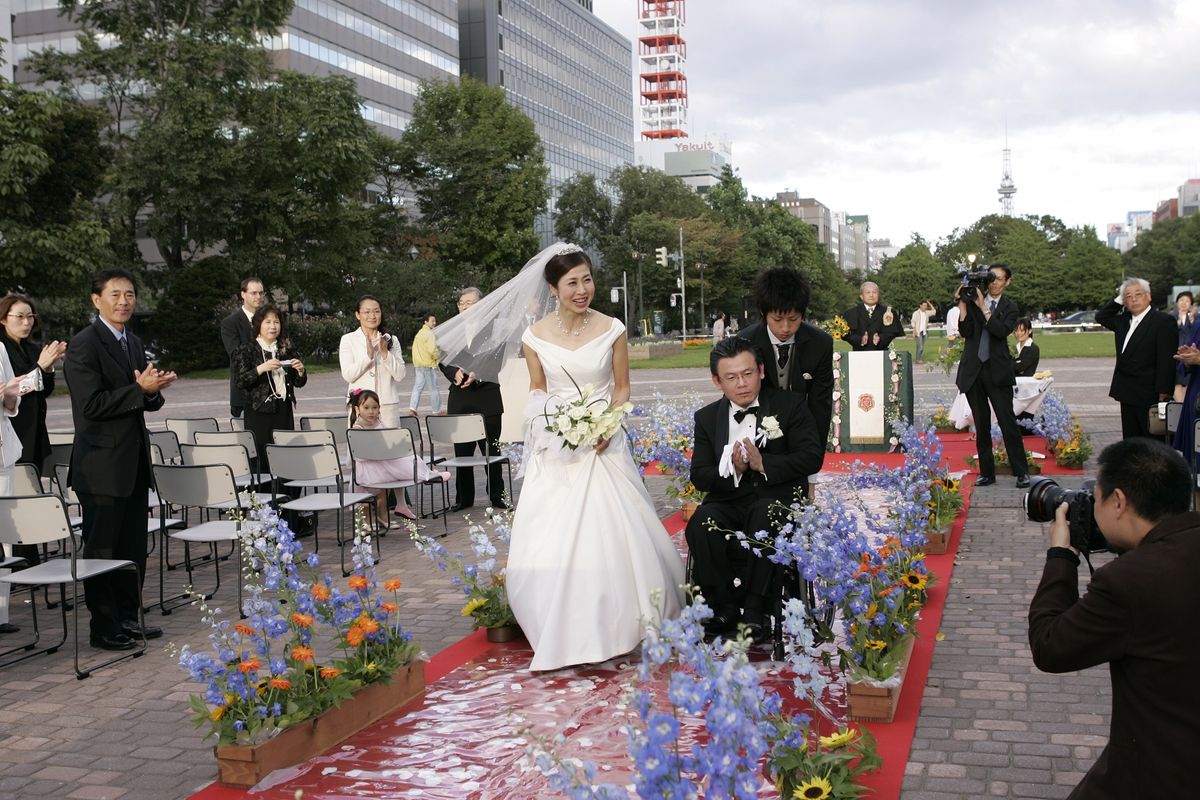 “ワケあって”式を挙げられなかった夫婦に結婚式をプレゼント！ファッションを学ぶ若き才能たちが全力プロデュース、10月中旬まで参加夫婦のエントリー受付中