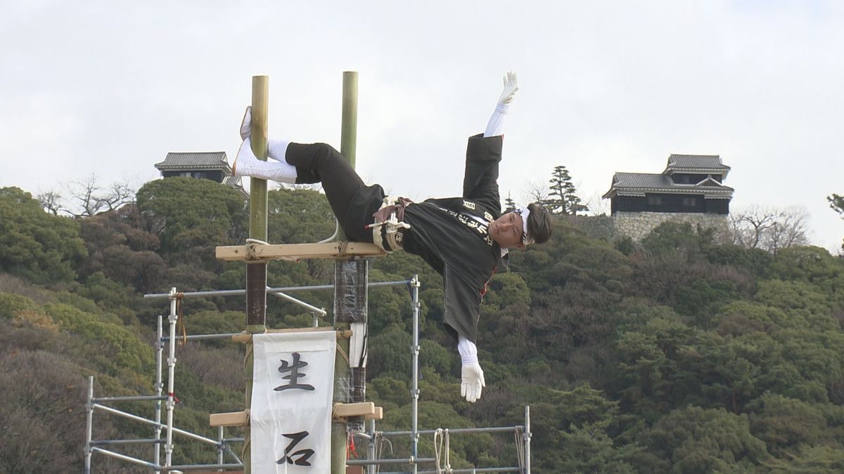 能登半島地震の犠牲者に黙とう 災害に強いまちづくり目指して松山市で「消防出初式」【愛媛】