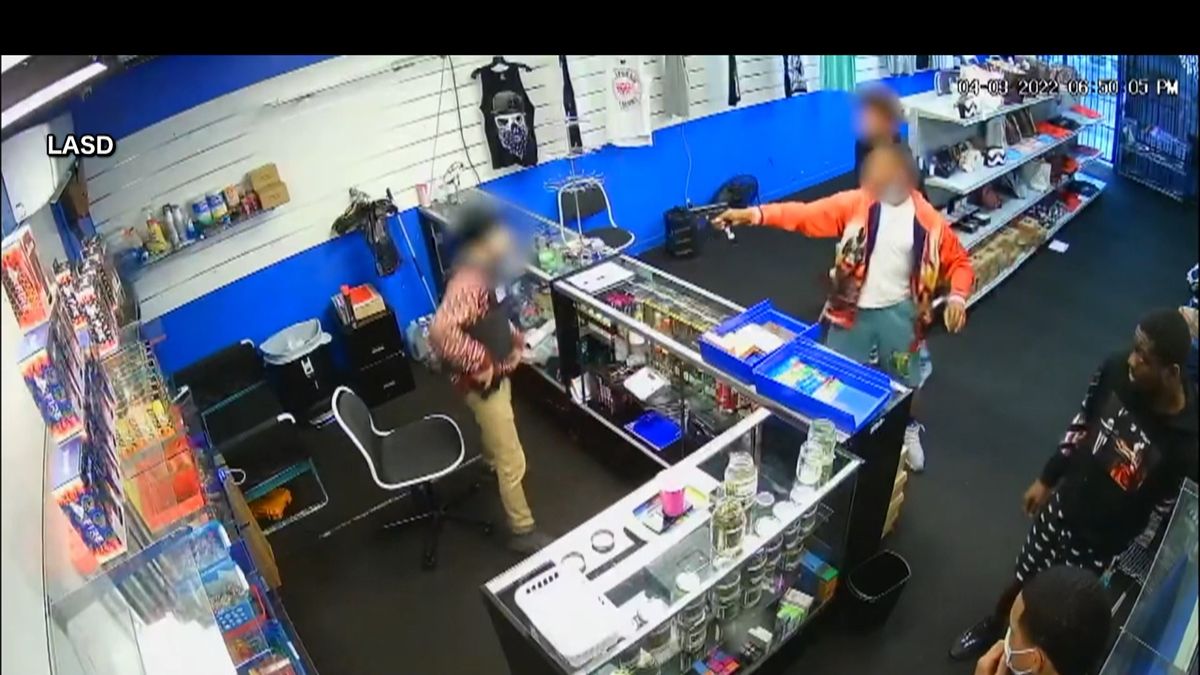 大麻店に4人組強盗　従業員と“銃撃戦”に…　アメリカ