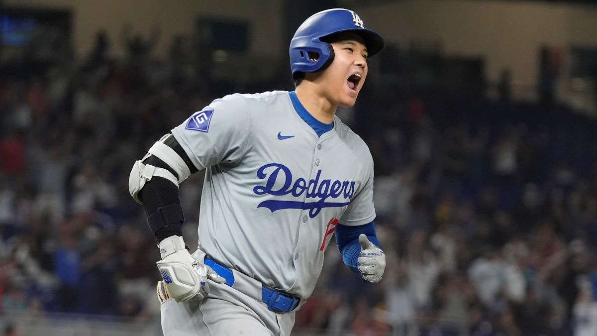 MLBの歴史史上初の偉業を達成した大谷翔平選手(写真：AP/アフロ)