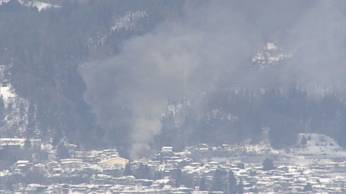 【速報】山形県山辺町の板金店で火事　現場から１人の遺体