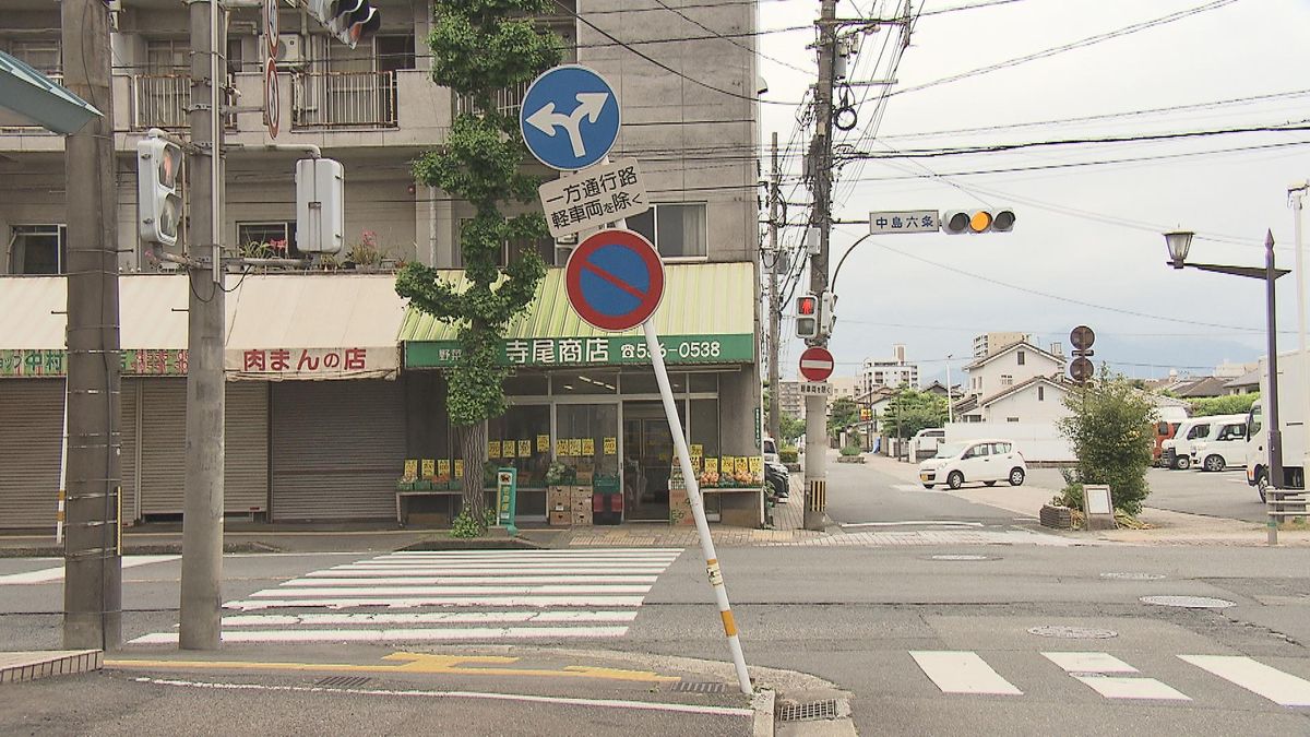 大分市内には傾いたままの標識が　なぜ修繕されない？　　県警「現状を維持したまま引き続き点検」