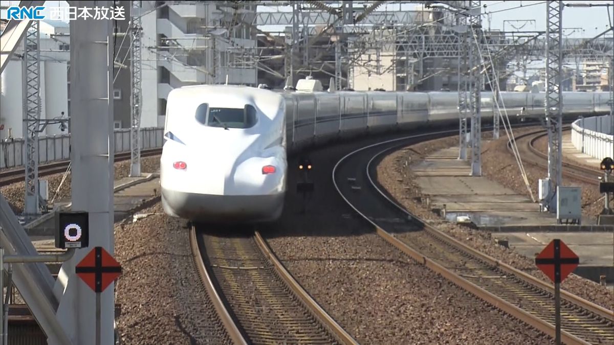 山陽新幹線　全線開業50周年　JR岡山駅で記念の出発式