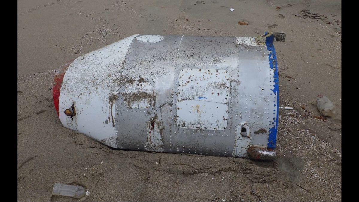 北ミサイル破片か　鳥取の海岸に不審な物体