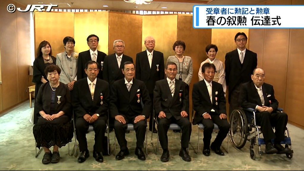 知事が勲記と勲章を手渡す　県庁で「春の叙勲」伝達式【徳島】