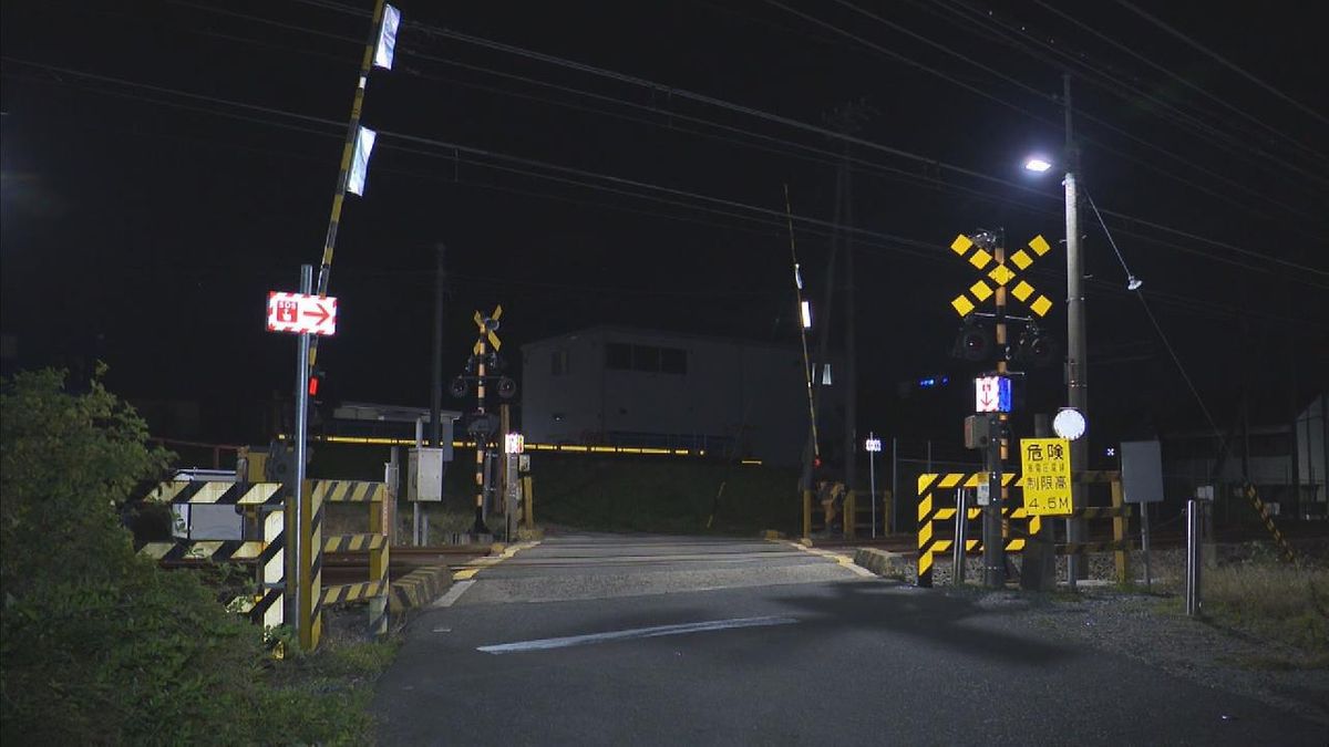 踏切内にいた男性が列車にはねられ死亡　愛知・豊橋市