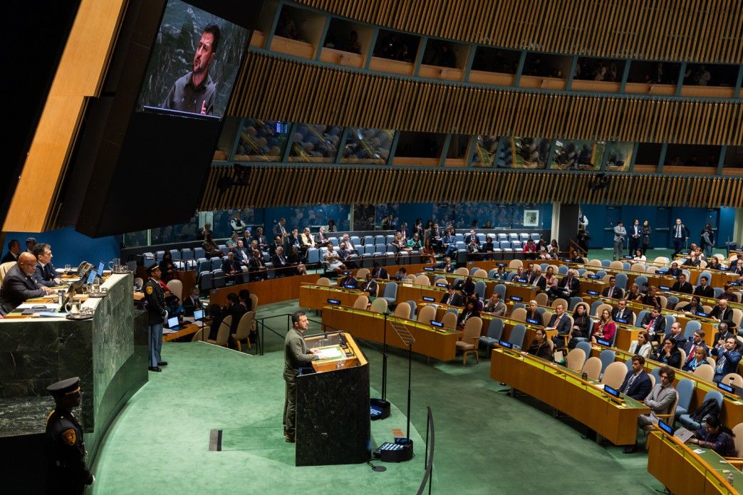 国連で一般討論演説に臨むゼレンスキー大統領。ロシアによる侵攻後、初めて対面で出席した（ウクライナ大統領府提供）