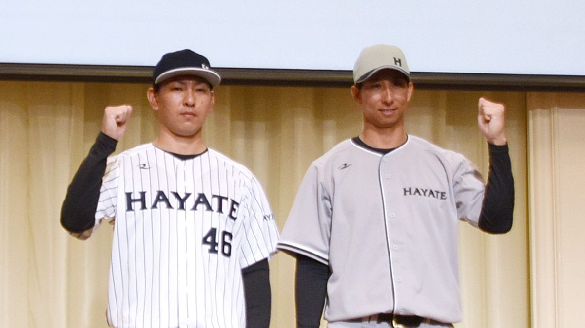 田中健二朗投手(左)と福田秀平選手(右)（写真：時事）