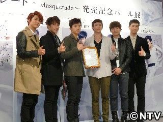 認定証授与に２ＰＭ「これからも頑張る」