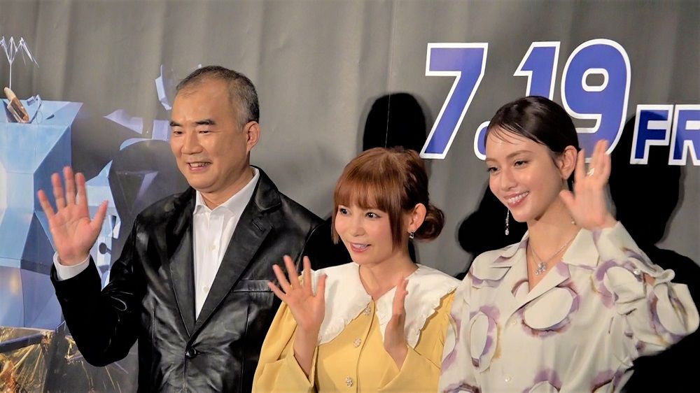 （左から）野口聡一さん、中川翔子さん、滝沢カレンさん