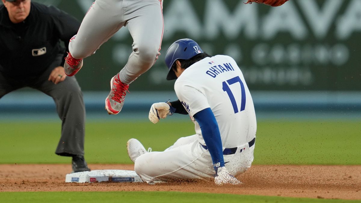 「大丈夫そうでよかった」大谷翔平　けん制球がもも裏に直撃　痛がる様子も直後に盗塁成功　今季成功率100％