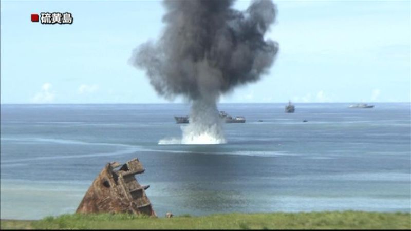 海上自衛隊　硫黄島で機雷を使った掃海訓練