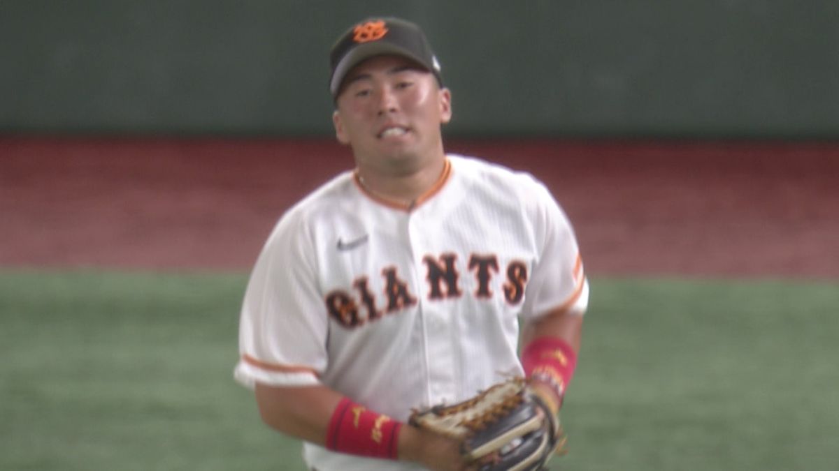 守備を終えて笑顔をみせる浅野翔吾選手(画像:日テレジータス)