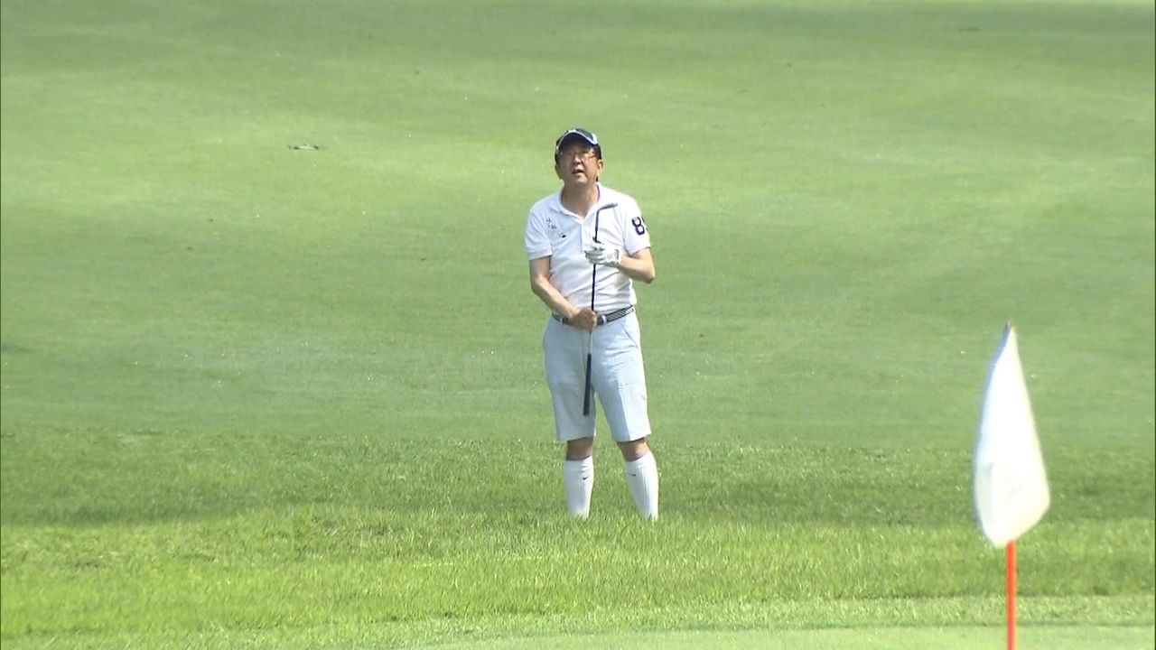 安倍首相、夏休みで４か月ぶりゴルフ楽しむ