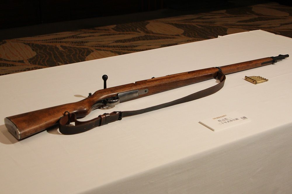 劇中で使用された『三十年式歩兵銃』の小道具