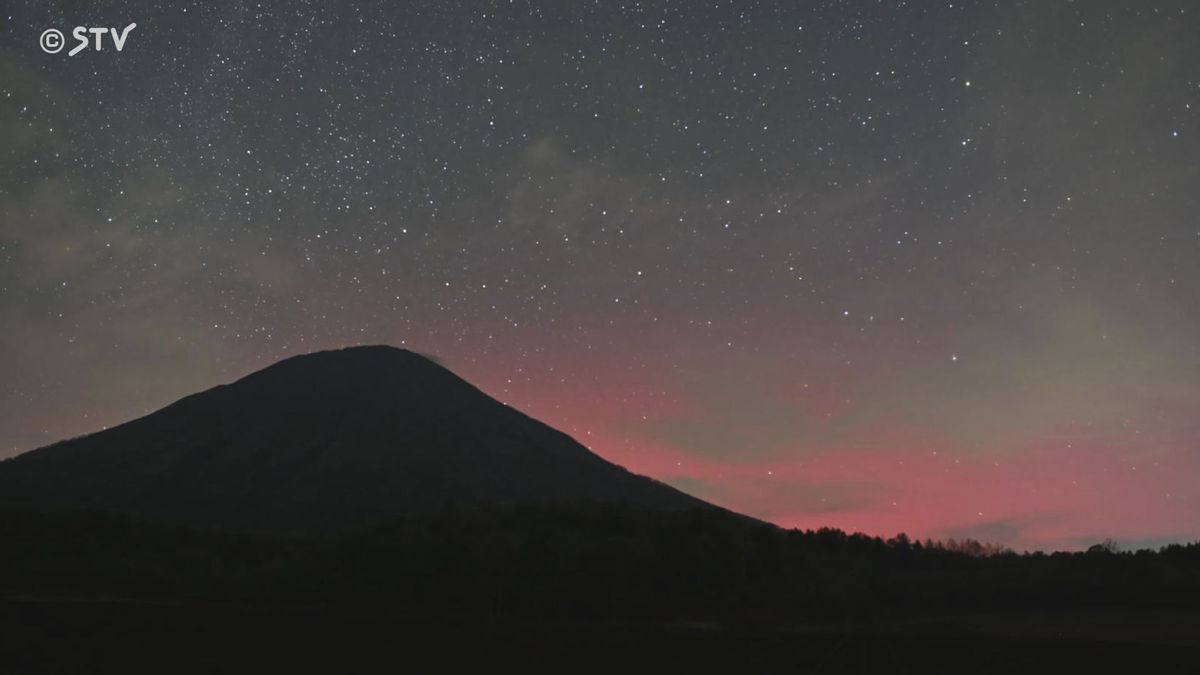 真狩町・羊蹄山ろくから見たオーロラ（STV番組スタッフ撮影）