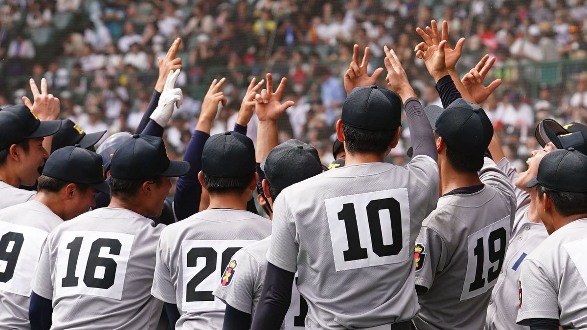 【夏の甲子園】慶応2アウトから5得点の猛攻　107年ぶりの優勝へリード広げる