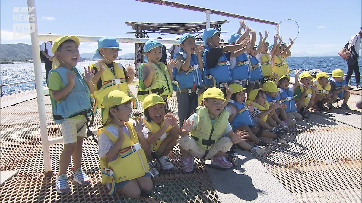 大きくなってね！下関の園児が高級魚・キジハタの稚魚を放流