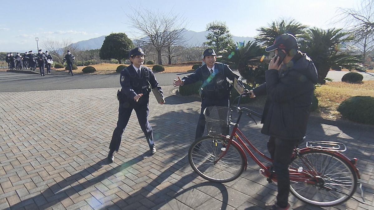 警察学校で授業を初公開　自転車のながらスマホへの指導など学ぶ「強くて優しい警察官になりたい」大分