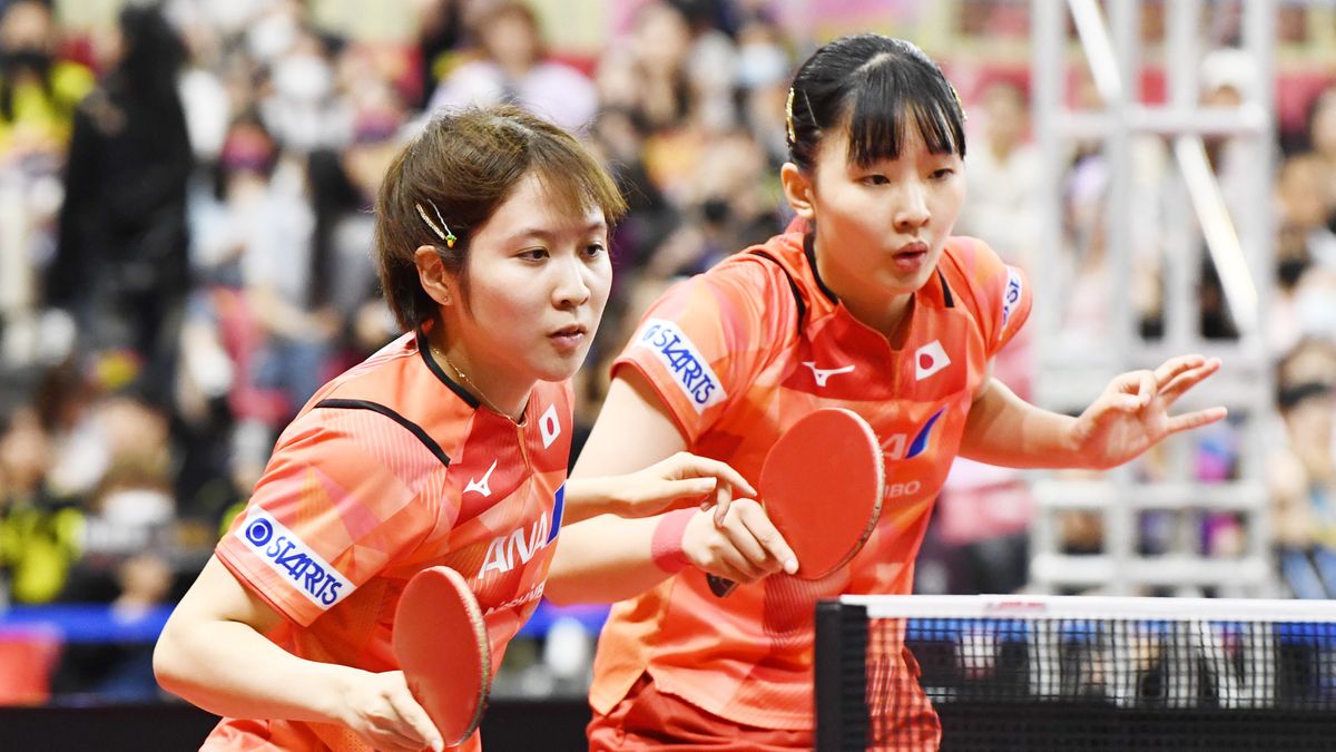 平野美宇選手と張本美和選手(写真：アフロ)※写真は2023年のアジア選手権