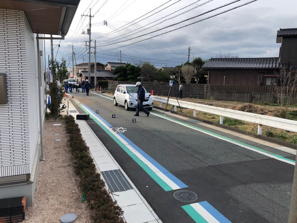 宇部市の市道で女性がはねられ重傷の模様