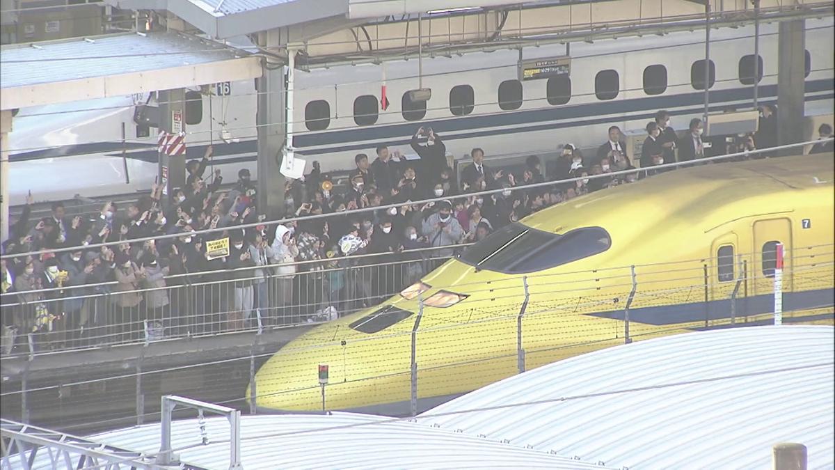 名古屋駅に詰めかけた鉄道ファン