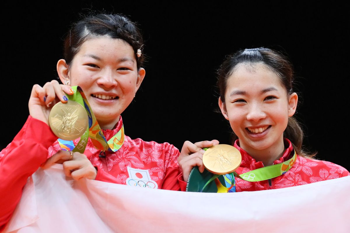 リオ五輪で高橋礼華選手(左)とのペアで女子ダブルス金メダルを獲得した松友美佐紀選手(右)〈写真：YUTAKA/アフロスポーツ〉