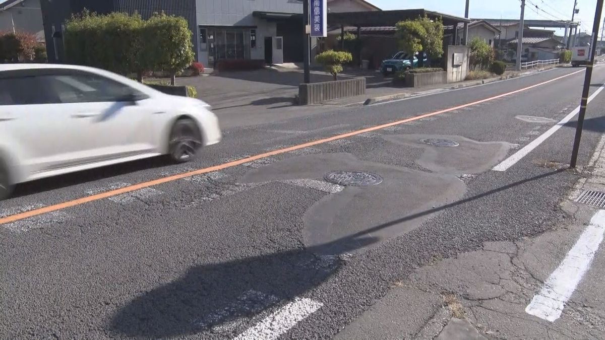 諏訪市でひき逃げ事件　黒色系の軽乗用車が逃走中　追突された車の親子が重軽傷を負う【長野】