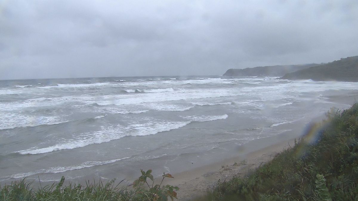 井出ヶ浜海岸で男性の遺体見つかる　ボディーボード中に姿が消え前日から行方不明　台風の影響による波にのまれたか　鳥取県鳥取市