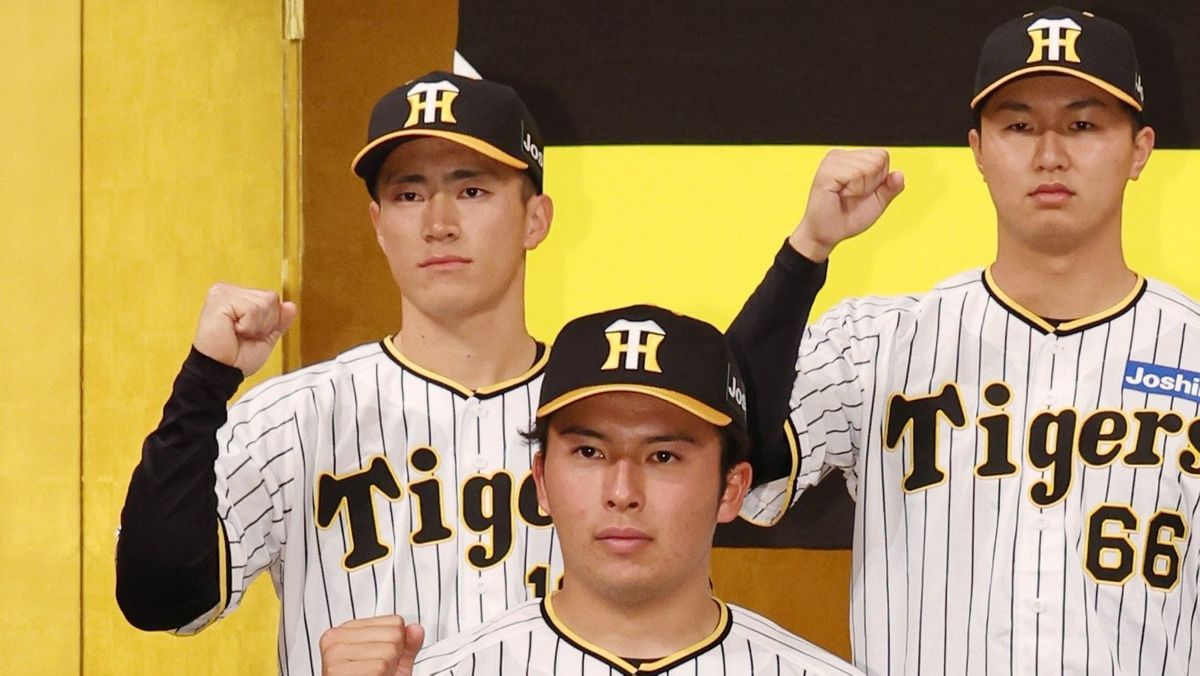 阪神育成ドラフト2位の福島圭音選手(後列左)写真：時事