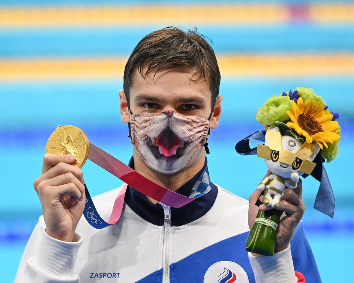 ネコのマスクを着用した東京五輪競泳金メダリスト　胸に「Z」マークで水着メーカーの契約打ち切り