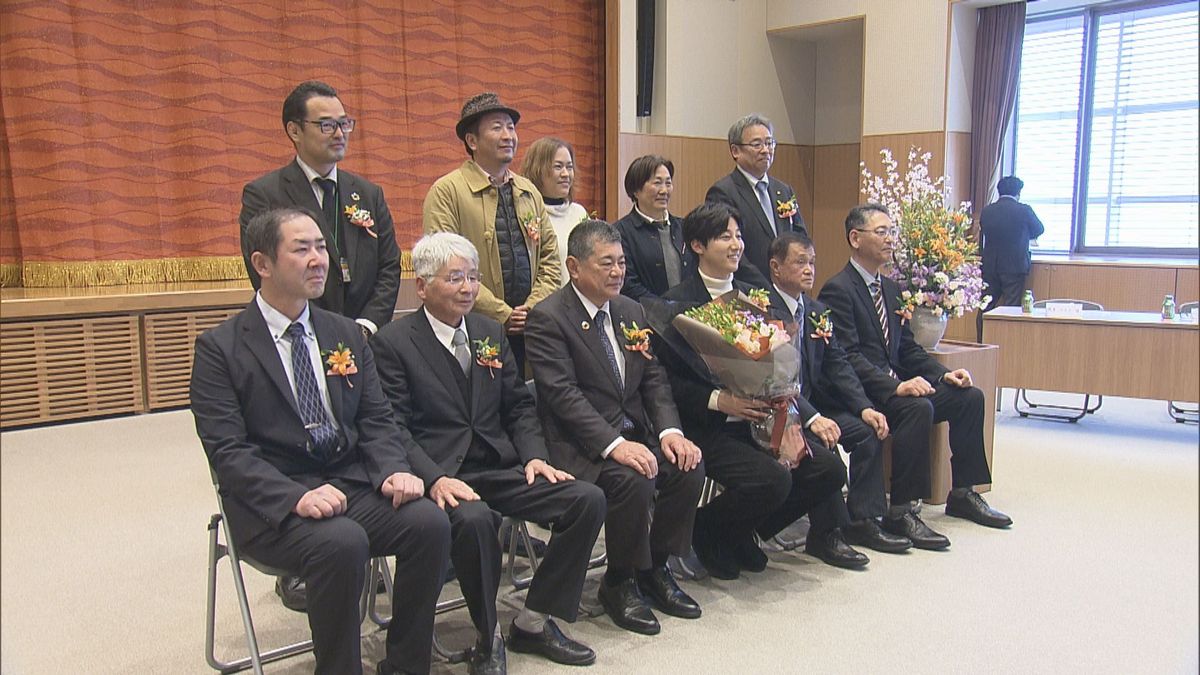 山口県オリジナルのユリをＰＲ　振興大使を任命しユリの魅力を発信