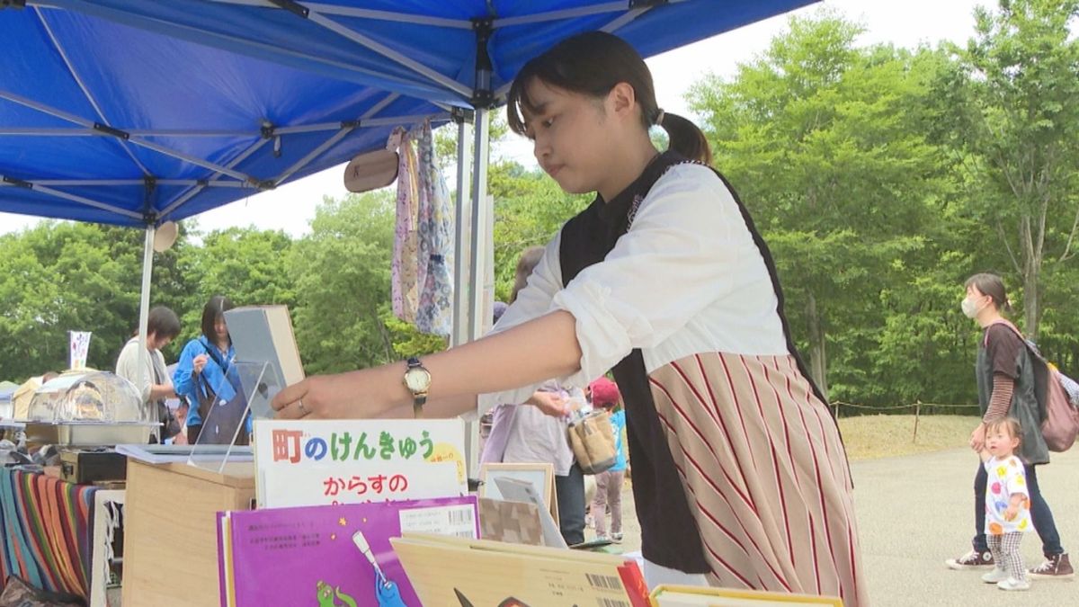 書店のない山形県内の町で移動式書店　地域おこし協力隊の女性が取り組む　将来は店舗の開業目指す
