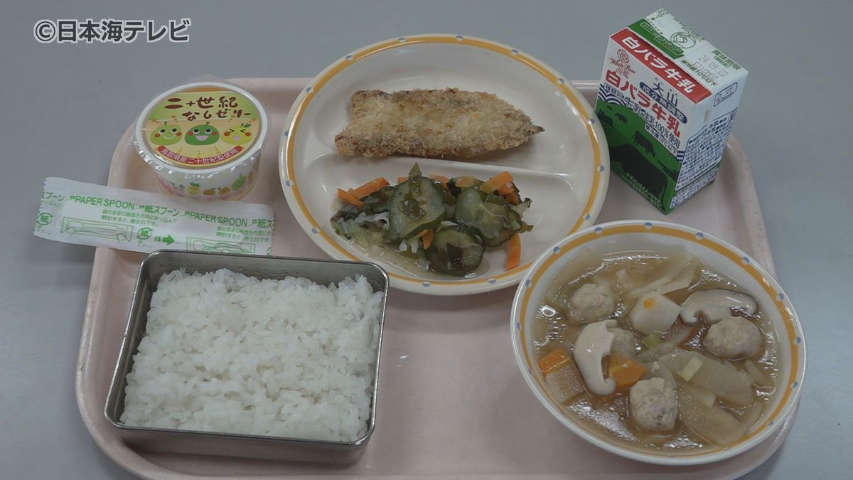 とっとりめぐみ汁に二十世紀梨ゼリー「食」で鳥取に関心を　とっとり県民の日に合わせ小学校で特別な給食　地元の食材をふんだんに使ったメニューが登場