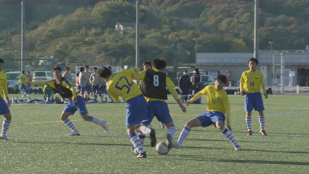 高校サッカー高松商業　県勢初の快挙かかる