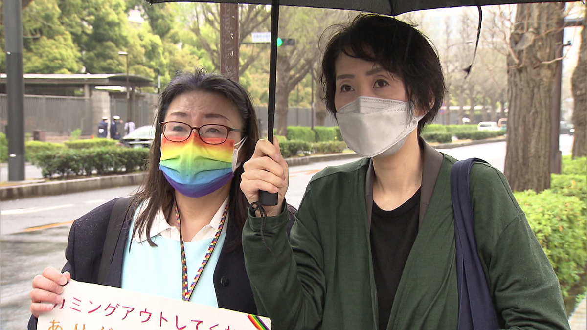 「どんな子でも安心安全に生きられる日本を」　LGBTQの子を持つ親有志が差別求め政府に要望書提出