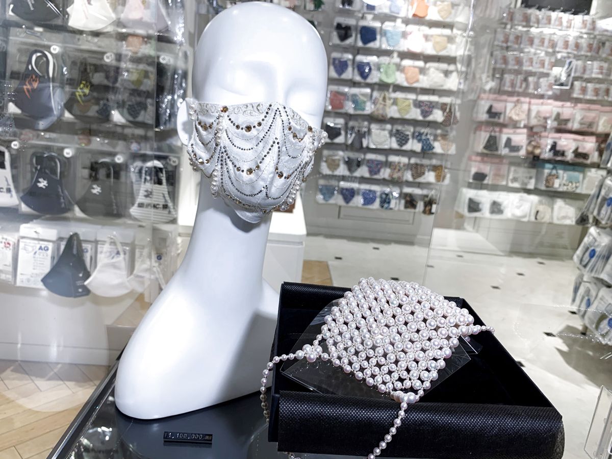 真珠やダイヤ使用“１００万円”マスク発売