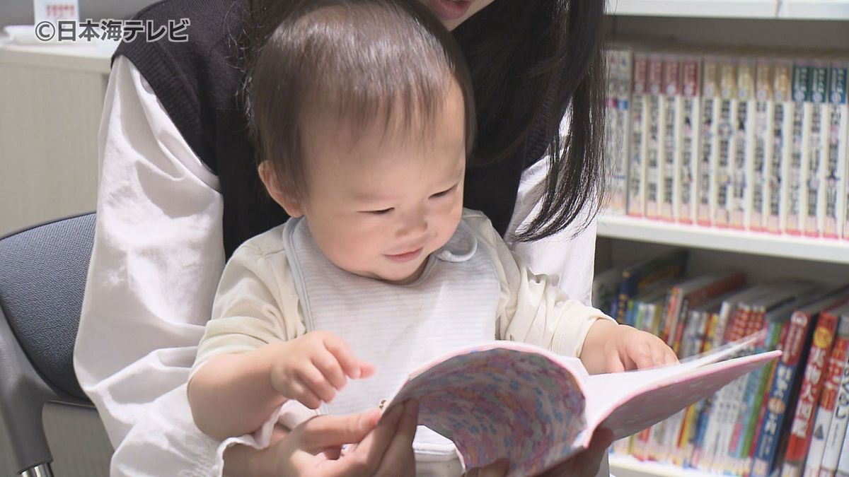 「難しくて大変」　江戸時代の書籍「和本」をつくるイベント　鳥取県鳥取市