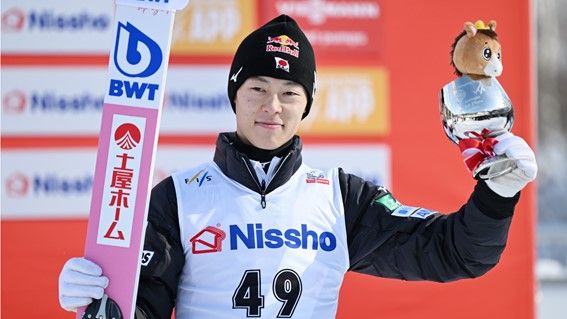 逆転優勝　スキージャンプ小林陵侑2本連続140メートル超えの大ジャンプで今季2勝目　札幌3連戦すべて表彰台