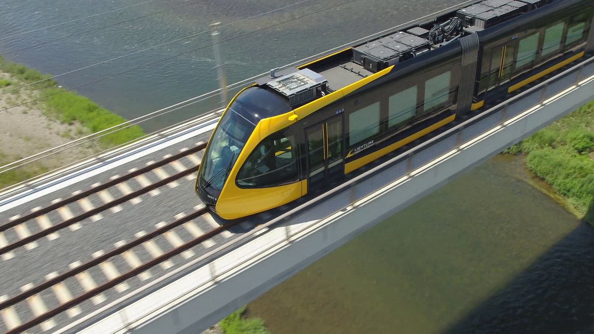 【速報】次世代型路面電車「LRT」、普通乗用車と衝突　先月開業したばかり…　宇都宮市
