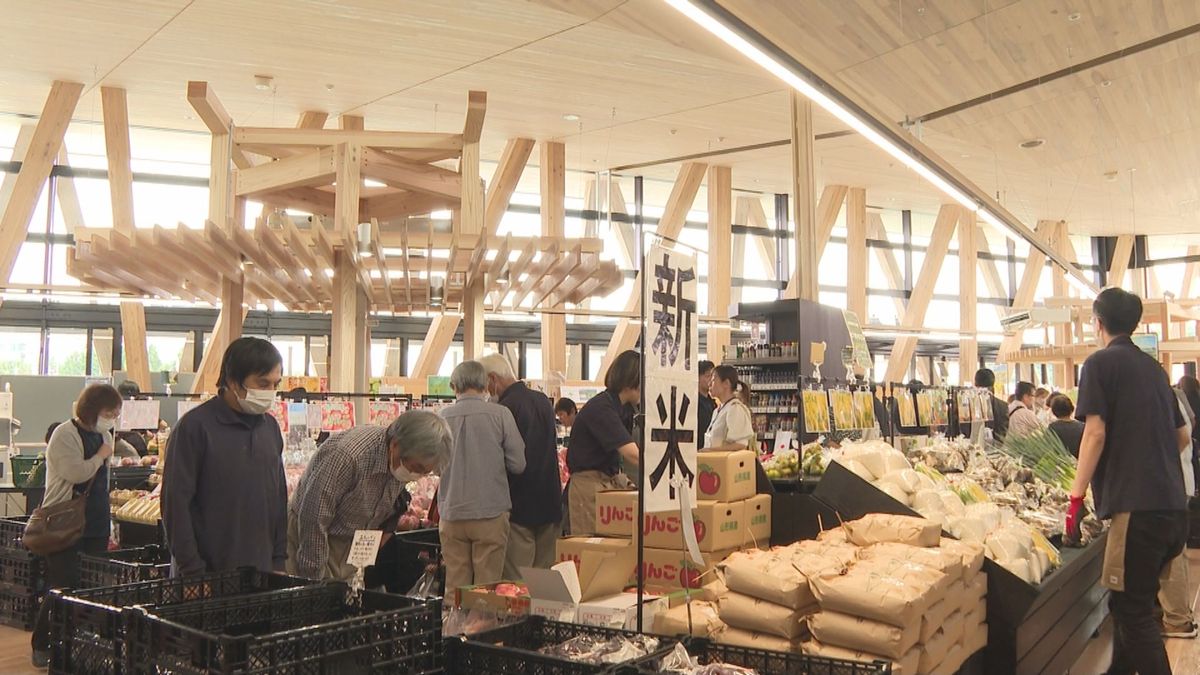 道の駅おおえがプレオープン　大江町特産の果物や焼き立てのパンも　最上川舟運をイメージ