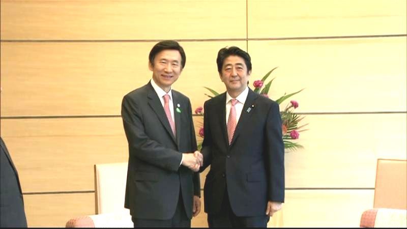 韓国・尹外相、安倍首相を表敬訪問