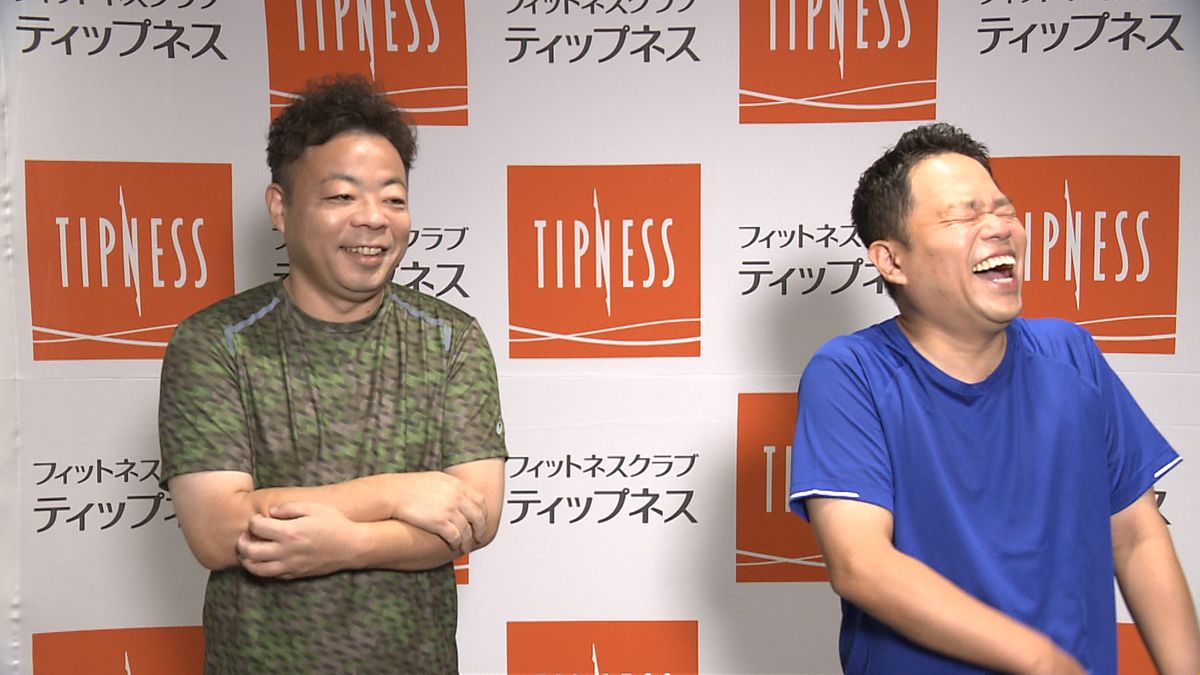 （左から）ユースケさんと津田篤宏さん