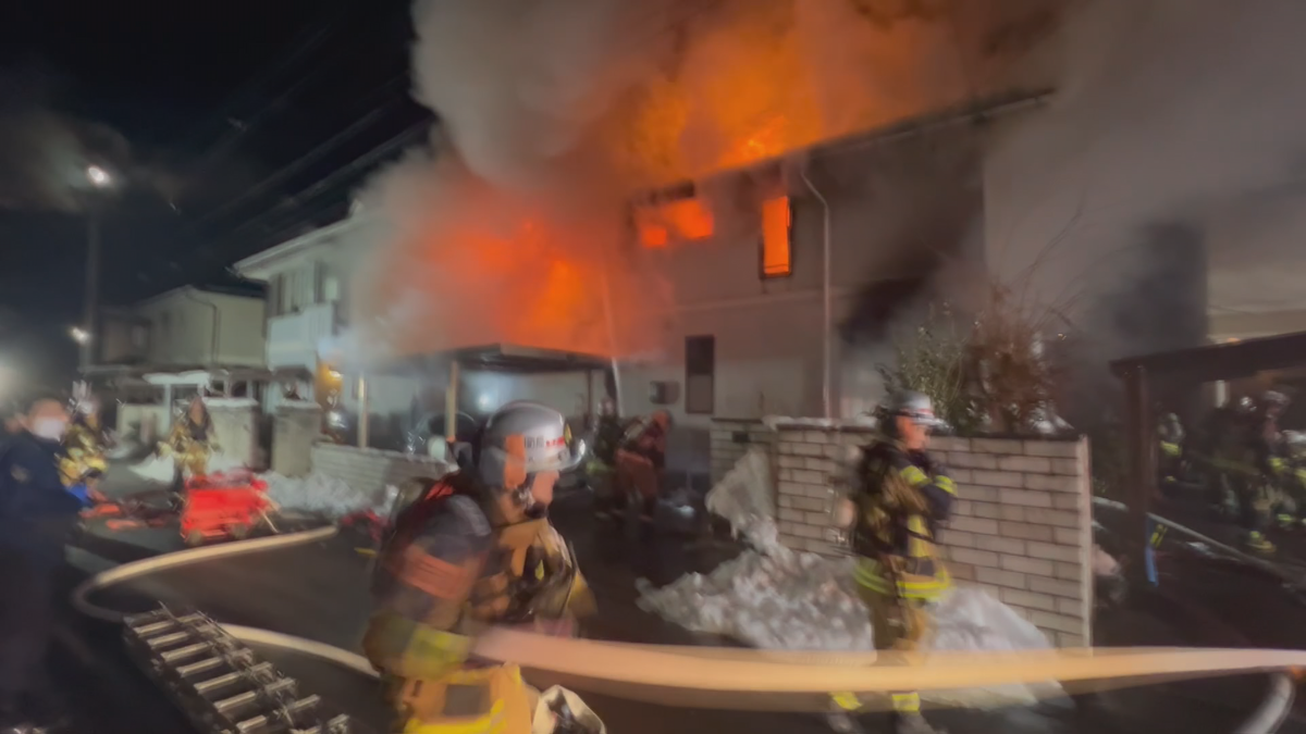 長野市の住宅街で火事…女性２人が搬送されるも命に別状なし【長野】