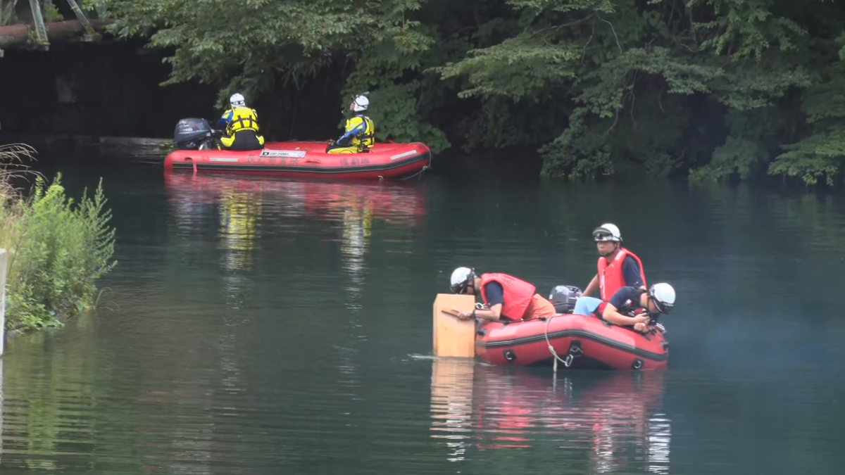 ダム湖に車転落　木曽川で男性の遺体を発見　救助のためにダムに入り行方不明となっている事務長か　身元の確認進める