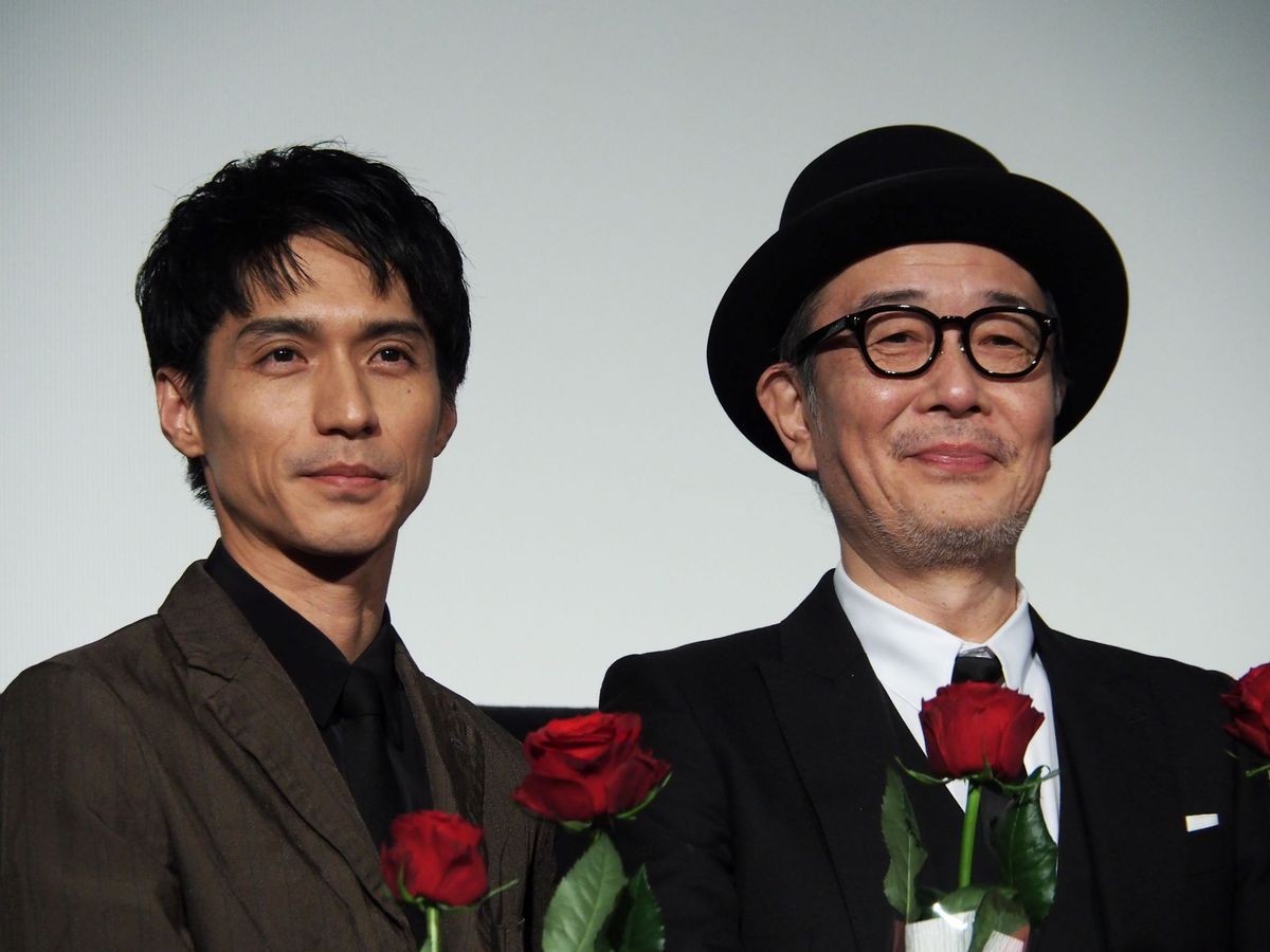 （左から）錦戸亮さん、リリー・フランキーさん