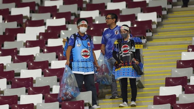 【サッカーW杯】日本人サポーターのゴミ拾いを米メディアが投稿　「モロッコのサポーター」も「大谷翔平も」と話題に