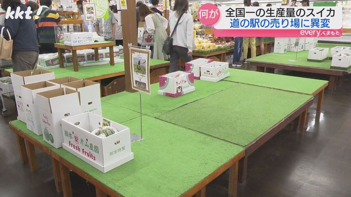 がらんとした商品棚(3日･道の駅すいかの里植木)