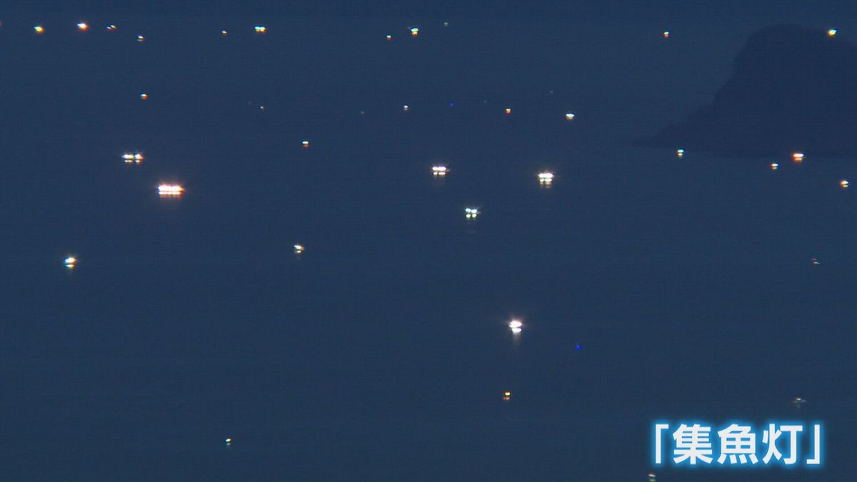 【幻想的】夏の夜の風物詩「漁火」が夜の日本海彩る　イカ漁ピークの8月中旬までが一番きれい